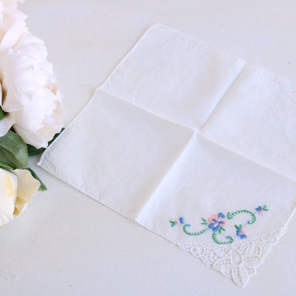 Vintage 1940s 1950s Handkerchief White Lace And Floral Embroidered Corner Hankie - Picture 5 of 10